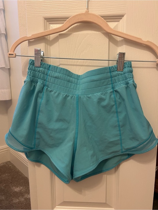 lululemon athletica Pants - lululemon hotty hot 2.5 shorts size 4